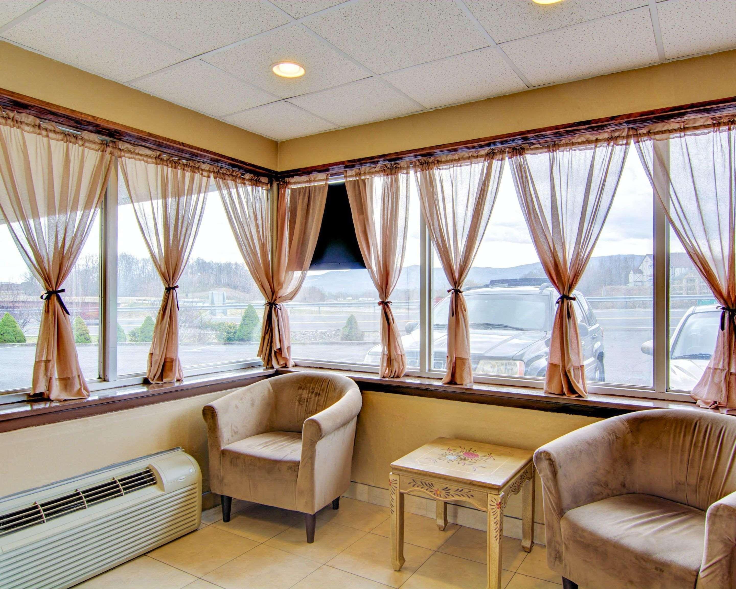 Econo Lodge Wytheville I-77 & I-81 מראה חיצוני תמונה